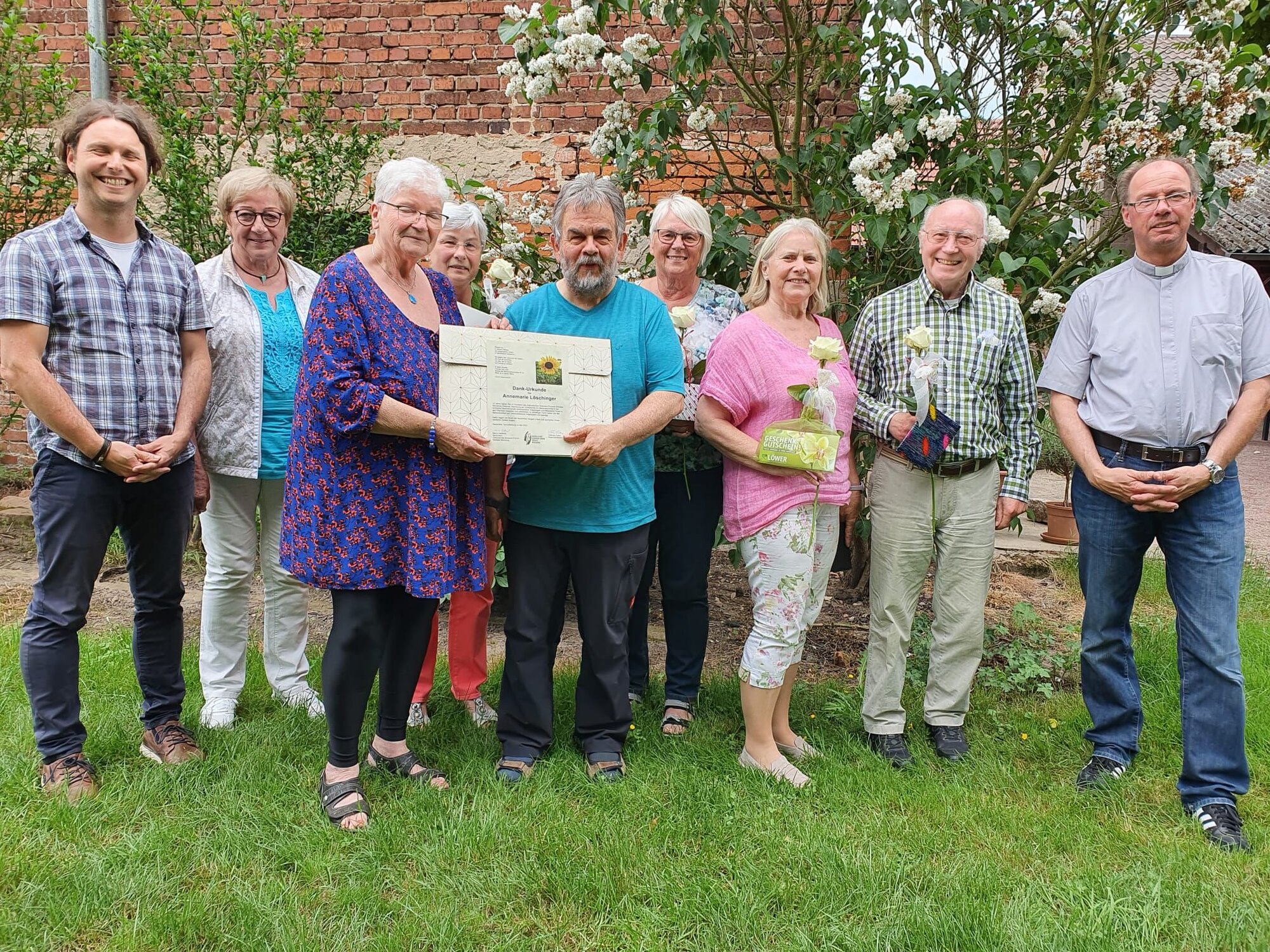 Abschied beim Katholischen Senioren-Forum Bereich Obernburg, von links: Christian Barth, Dekanatbüro Miltenberg; Margit Hohm aus Eisenbach, bisher stellvertretende Vorsitzende; Annemarie Löschinger aus Eichelsbach, bisher Vorsitzende; Rita Reichert aus Obernburg, bisher Schriftführerin; Regionalreferent Volkmar Franz; Ulrike Kunkel aus Leidersbach, bisher Schriftführerin; Renate Reinhard aus Großwallstadt, bisher Tanzbeauftragte; Pfr. Waldemar Kilb aus Schmachtenberg, bisher Altenseelsorger; Dekan Michael Prokschi aus Kirchzell (Auf dem Bild fehlt Hildegard Reinhart aus Niedernberg).